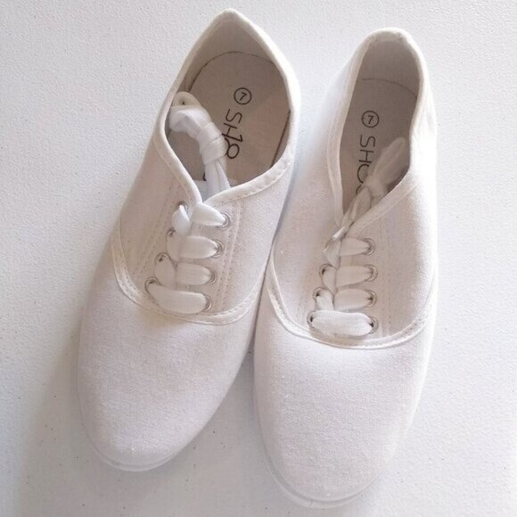 NWOT! Sh18es! Sturdy White Casual Canvas Lace Up Sneakers Sz. 7 - Picture 3 of 5